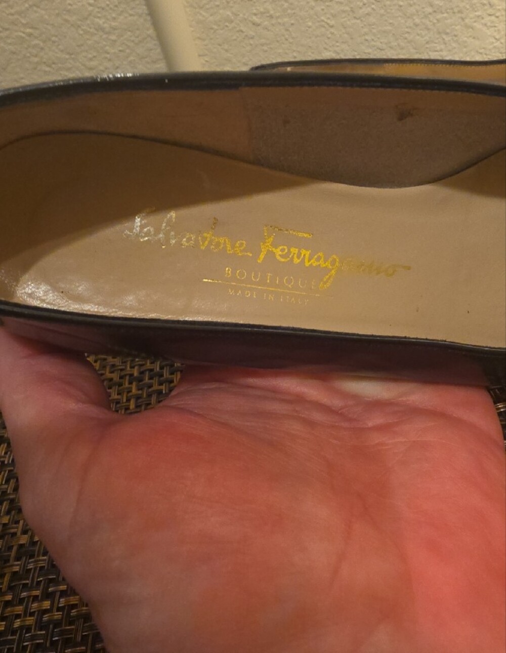Salvatore Ferragamo Black Patent Vara Bow Flats with Gold Plaque - Picture 4 of 14
